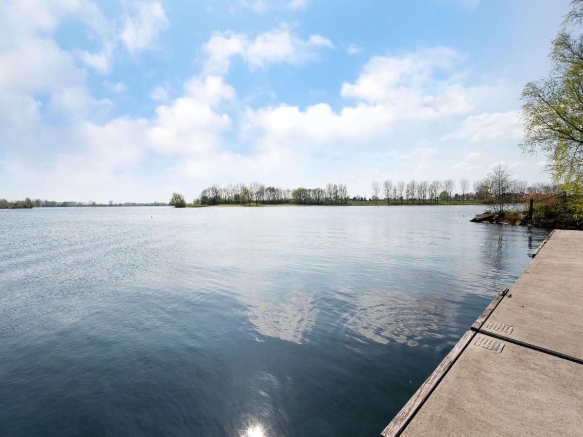 Fantastic Watervilla In Kerkdriel At The Zandmeren Lake Exterior photo